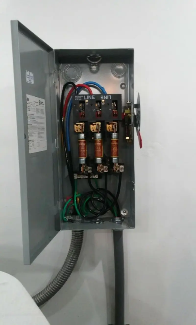 Three-phase disconnect switch installed for Smoke Detector Installation in Umatilla